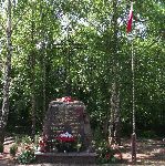 Obelisk z wmurowan zbiorcz imienn tablic pamitkow powicon onierzom Wojska Polskiego polegym w bitwie pod Szczytnem we wrzeniu 1939 r. wystawiony w obrbie kwatery wojennej na cmentarzu parafialnym w Boniewie. Stan z dn. 23. 05. 2011 r. (fot. Zbigniew Adamas).