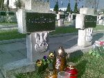 Nagrobek na cmentarzu w Rawie Mazowieckiej, po renowacji. Przy zmianie tabliczki popeniono bd w nazwisku przestawiajc litery. 
