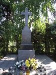 Wawrzyniec Kruszyna(Kurzys?) - Obelisk/pomnik ku czci 44 Polakw zamordowanych w Pitku, usytuowany w miejscu egzekucji i pierwotnego spoczynku ofiar. (fot. Zbigniew Adamas, w dn. 19.05.2011r.)
