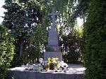 Wadysaw Flisiak - Obelisk/pomnik ku czci 44 Polakw zamordowanych w Pitku, usytuowany w miejscu egzekucji i pierwotnego spoczynku ofiar. (fot. Zbigniew Adamas, w dn. 19.05.2011r.)
