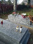 Grb Stanisawa Macioowskiego na cmentarzu parafialnym w Wonieciu. Stan z dn. 30. 10. 2013 r. (fot. Jan Harajda).