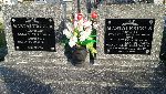Uł. Jan Mastalerczuk upamiętniony (symbolicznie) na jednej z tablic tablicy epitafijnych grobu rodzinnego na cmentarzu parafialnym w Sterdyni. Stan z dn. 2 sierpnia 2018 r. (fot. udostępniła Zofia Zygmunt).