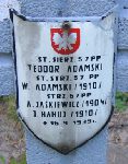 Teodor Adamski, upamiętniony na imiennej tablicy epitafijnej na kwaterze wojennej na cmentarzu rzymskokatolickim w Rybnie. Stan z 2005r.