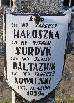 Tadeusz Hauszka, upamitniony na imiennej tablicy epitafijnej na cmentarzu wojennym w Budach Starych. Stan z 2005 r.
