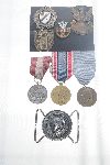 Odznaka pułkowa, odznaka szkoły oficerskiej, odznaczenia i klamra od pasa salonowego takie jak u mojego Dziadka 