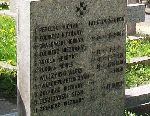 Cmentarz Wojskowy pw. w. Jerzego, d – Doy. Przedwojenna tablica epitafijna, na ktrej jaszcze w 1939r. wykonano inskrypcj m.in.- st. strz. Henryka Grabowskiego, ppor. Stanisawa Leszczyskiego, nieznanych onierzy… (fot. Zbigniew Adamas)