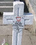 Tabliczka epitafijna Karola Dybowskiego na kwaterze wojennej w Sochaczewie, ul. Traugutta (fot. 2005).