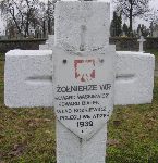 Edward Biaek, upamitniony na imiennej tablicy epitafijnej na cmentarzu wojennym w Sochaczewie - Trojanowie, Al. 600-lecia. Stan z 2005 r.