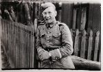 Edward uczak jako plutonowy podchory rezerwy piechoty Wojska Polskiego (fot. ze zb. rodzinnych).
