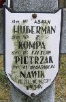 Abram Huberman, upamitniony na imiennej tablicy epitafijnej na wydzielonej kwaterze na cmentarzu rzymskokatolickim w Juliopolu.