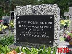 St. strz. Antoni Roak upamitniony na tablicy epitafijnej mogiy indywidualnej zlokalizowanej na cm. parafialnym w Bechowie (fot. Tomasz Karolak).