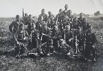 Stanisaw Kostka Nadolny (klczy pierwszy z lewej) wrd onierzy 57 puku piechoty, 1938 r. (fot. z Archiwum Rodziny Nadolnych, udostpnia Boysawa Nadolna).