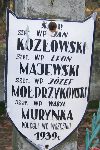 Jzef Moldrzykowski upamitniony (jako Modrzykowski) na imiennej tabliczce epitafijnej na jednej z mogi cmentarza wojennego w Radziwice. Stan z dn. 25. 12. 2004 r. (fot. Marcin Prengowski).