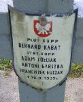Bernard Kabat, upamitniony na imiennej tablicy epitafijnej na kwaterze wojennej na cmentarzu rzymskokatolickim w Rybnie. Stan z 2005r.