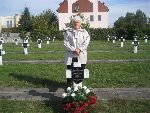 Maria, crka Franciszka Jurka, w dniu 18 wrzenia 2011 r., pierwszy raz po 72 latach na grobie ojca na cmentarzu wojennym w Sochaczewie - Trojanowie, Al. 600-lecia. Trudno ukry wzruszenie!