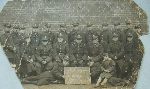 Józef Puchalski wraz z żołnierzami 5 drużyny 5 kompanii 70 pułku piechoty i synem Florianem (siedzi z prawej), przed 1939 r. (fot. ze zb. rodzinnych).