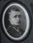 Adam Wzorek - fotografia na tablicy pamiątkowej na "Starym Cmentarzu" w Tarnowie.