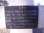 Plut. (pchor.) Feliks Rudlewski upamitniony na imiennej tablicy epitafijnej na mogile zbiorowej w obrbie kwatery wojennej onierzy Wojska Polskiego na cm. parafii rzymskokatolickiej pw. w. Wawrzyca w Kocierzewie Pd. Stan z dn. 22.09.2012 r. (fot. Baej Kucharski).
