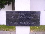 Jan Rynkowski upamitniony na imiennej tablicy epitafijnej na mogile zbiorowej w obrbie kwatery wojennej onierzy Wojska Polskiego na cm. parafii rzymskokatolickiej pw. w. Jakuba Apostoa w Zdunach. Stan z dn. 27.09.2012 r. (fot. Baej Kucharski).
