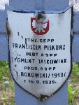 Franciszek Piskorz, upamitniony na imiennej tablicy epitafijnej na kwaterze wojennej na cmentarzu rzymskokatolickim w Rybnie. Stan z 2005r.