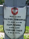 K. Ponikiewski (Ponikowski), upamitniony na imiennej tablicy epitafijnej na kwaterze wojennej na cmentarzu rzymskokatolickim w Rybnie. Stan z 2005r.
