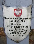 Jzef Brzozowski, upamitniony na imiennej tablicy epitafijnej na kwaterze wojennej na cmentarzu rzymskokatolickim w Rybnie. Stan z 2005r.