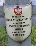 Jasman, upamitniony na imiennej tablicy epitafijnej na kwaterze wojennej na cmentarzu rzymskokatolickim w Rybnie. Stan z 2005r.