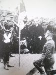 Ceremonia wrczenia  nowego sztandaru przez marsz. Edwarda Rydza-migego dowdcy 17 Puku Uanw pk. Ignacemu Kowalczewskiemu - 21 maj 1939r. (fot. Taborski J., 17 Puk Uanw Wielkopolskich im. Krla Bolesawa Chrobrego. Dzieje, tradycja i wspczesno. Toru 2005, s. 282).     