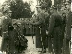 Ppor. Wiktor Ziemiski (drugi z lewej) podczas promocji w Szkole Podchoraych dla Podoficerw w Bydgoszczy w 1938 r. (fot. ze zb. rodzinnnych).