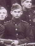 Strz. Alojzy Rożek - kadr z fotografii zbiorowej 4 kompanii 69 pułku piechoty (archiwum rodzinne).
