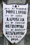 Wadysaw Popielawski upamitniony na imiennej tabliczce epitafijnej na jednej z mogi zbiorowych cmentarza wojennego w Radziwice. Stan z dn. 25. 12. 2004 r. (fot. Marcin Prengowski).