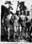 Lucjan Gska (drugi z lewej) na zajciach sportowych w okresie szkolenia w Szkole Podchorych Piechoty, 1936-1939 r. (fot. ze zb. rodzinnych, udostpnia: Teresa Jakiewicz).