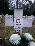 Jan Lasecki, upamiętniony na imiennej tablicy epitafijnej na cmentarzu wojennym w Starych Babicach (fot. M. Prengowski, 4.12.2011)
