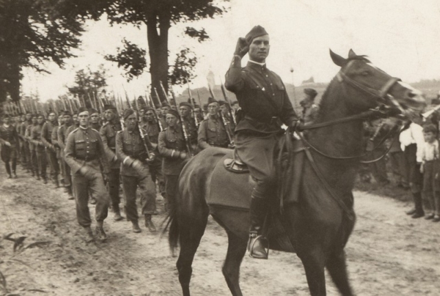 Ppor. ukasz Ciepliski jako d-ca komp. ppanc. II baonu 62 pp w 1939 r. (fot. ze zb. rodzinnych).