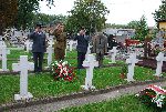 Jerzy Żelichowski, Zastępca Burmistrza Miasta Sochaczew składa kwiaty na cmentarzu w Sochaczewie, ul. Traugutta.