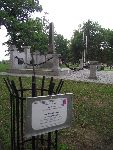 Nowy Duninw, Grb-Obelisk ku Czci Walczcych o Woln Polsk. Stan z dn. 05. 09. 2011 r. (fot. Zbigniew Adamas).