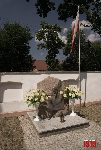 Iłów, pomnik upamiętniający pierwotne miejsce spoczynku gen. bryg. Franciszka Seweryna Włada (fot. Ł. Wojtczak).