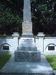 Nowy Duninw, Grb-Obelisk ku Czci Walczcych o Woln Polsk. Stan z dn. 05. 08. 2008 r. (fot. Zbigniew Adamas).