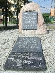 Truskaw, ul. Skibiskiego / Faliskiego, pomnik. Stan z dn. 16. 08. 2011 r. (fot. Hubert mietanka; za: Wikimedia Commons).