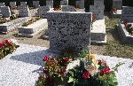 Jedna z wielu tablic epitafijnych na mogiach polegych, kwatery wojskowej na cmentarzu we Wocawku przy ul. Chopina 3/5. Wrd polegych – szer. Jan Jezierski. 03.09.2011r. (fot. Zbigniew Adamas)