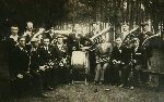 Jzef Ksiyk (stoi trzeci z prawej, z tub) wrd czonkw orkiestry w Nowym Miecie nad Wart (fot. ze zb. rodzinnych).