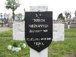 Tablica epitafijna na grobie Adama Janduy (upamitniony jako NN). Cmentarz wojenny w Sochaczewie - Trojanowie, Al. 600-lecia. Stan z dn. 02. 05. 2011 r. (fot. T. Karolak).