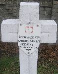 Antoni ..., upamitniony na imiennej tablicy epitafijnej na cmentarzu wojennym w Sochaczewie - Trojanowie, Al. 600-lecia. Stan z 2005 r. 
