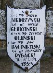 Wiktor Gudziski upamitniony na imiennej tablicy epitafijnej na jednej z mogi zbiorowych cmentarza wojennego w Budach Starych. Stan z dn. 25. 12. 2005 r. (fot. Marcin Prengowski).