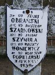 Antoni Szymula upamitniony na imiennej tablicy epitafijnej na jednej z mogi zbiorowych cmentarza wojennego w Budach Starych. Stan z dn. 25. 12. 2005 r. (fot. Marcin Prengowski).