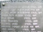Fragment tablicy epitafijnej na kwaterze wojennej w Dobrzykowie z nazwiskiem pochowanego tam Antoniego Hajasza.