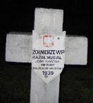 Kazimierz Musia, upamitniony na imiennej tablicy epitafijnej na cmentarzu wojennym w Sochaczewie - Trojanowie, Al. 600-lecia. Stan z 2005 r.