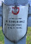 Mieczysaw Kowalkiewicz, upamitniony na imiennej tablicy epitafijnej na kwaterze wojennej na cmentarzu rzymskokatolickim w Rybnie. Stan z 2005r.