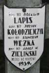 Julian Koodziejczyk, upamitniony na imiennej tablicy epitafijnej na wydzielonej kwaterze na cmentarzu rzymskokatolickim w Juliopolu.