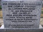 Ppk. Tadeusz Mikke upamitniony na imiennej tablicy epitafijnej na mogile zbiorowej na cm. parafialnym w Bielawach. Stan z dn. 11. 08. 2012 r. (fot. Baej Kucharski).